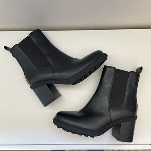 Vionic Truckee Black Leather Ankle Booties weather proof heeled boots size 9 EUC